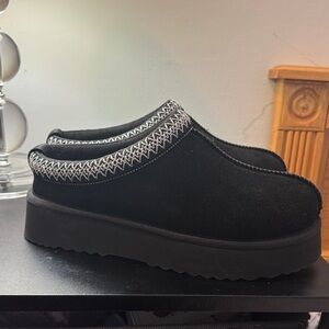 Steve Madden Black Platform Slip-On Mules with Contrast Trim